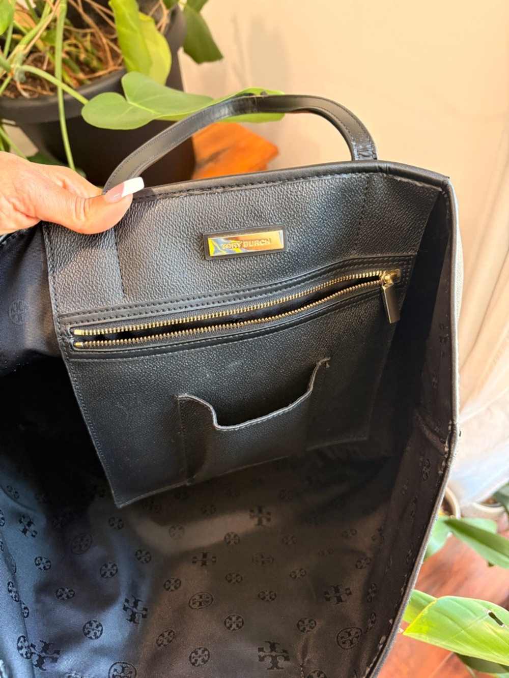 Tory Burch Black Leather Tote with Gold Logo - Picture 5 of 6